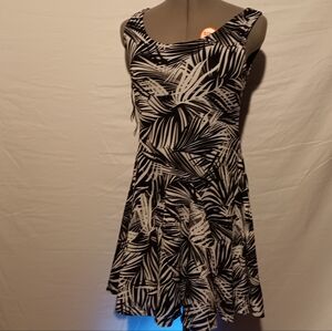 🥭Style & Co. Black & White Foliage Petite Medium Mini Dress